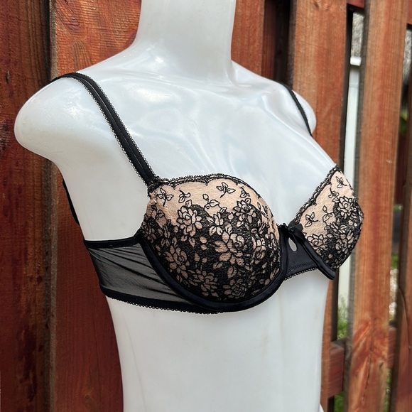 Victoria's Secret Black and Cream Lace Bra Size 34B - Picture 2 of 10